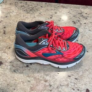 Brooks transcend 3 Red and Black Running Shoes size 7 medium b